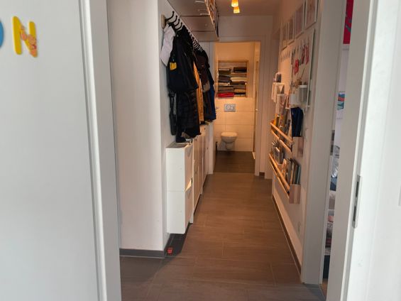 München-Aubing: Neuwertige familienfreundliche 4-Zimmer-Wohnung mit Blick ins Grüne / S-Bahn-Nähe – Flur