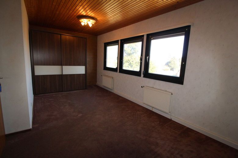 Individuelles, ruhiges Einfamilienhaus mit Einliegerwohnung, Wintergarten, Kamin, Vollkeller&amp; Garage – 20 - Schlafzimmer im 1. OG