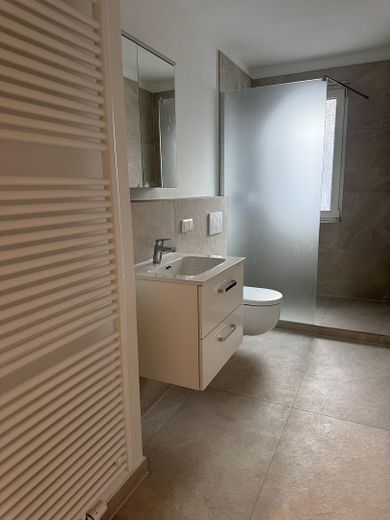 Appartement de 2 pièces à MA-Lindenhof – fraîchement rénové, salle de bains assainie, cuisine intégrée & balcon – saniertes Badezimmer
