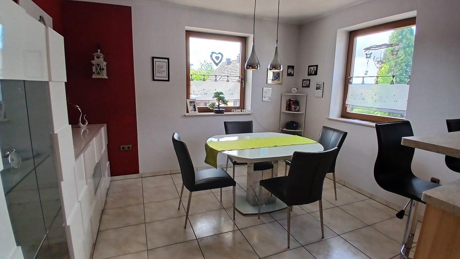 Esszimmer und Küche