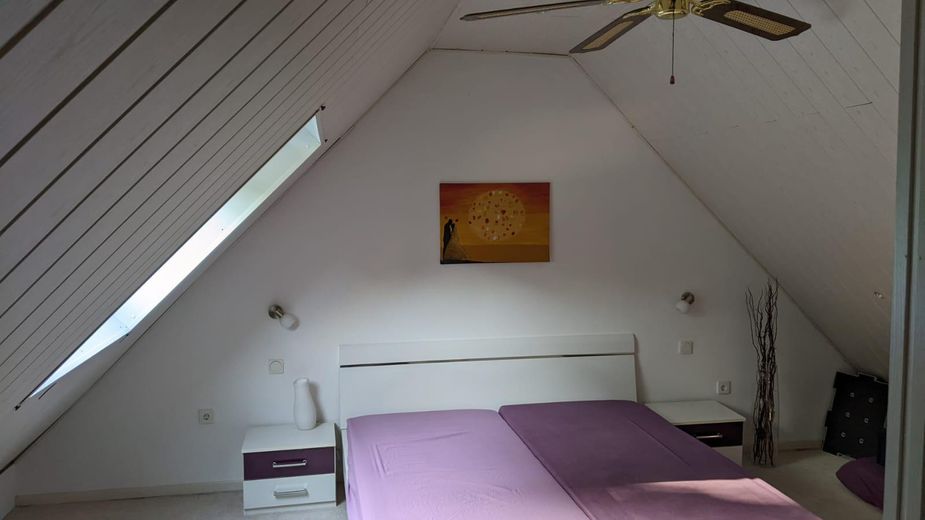 Wohnen fast wie im freistehenden Haus – Endreihenhaus mit großem, privatem Garten direkt am Wald – Schlafzimmer DG