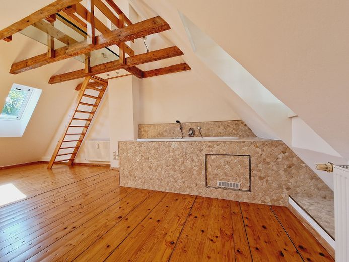 Fundstück: Schönes, sehr individuelles Reihenmittelhaus für Pärchen – DG 1