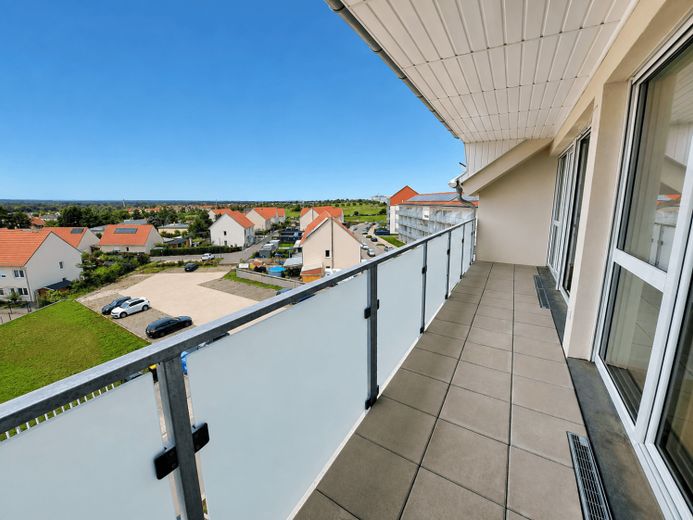 FAMILIEN-WOHNUNG MIT ERSTKLASSIGER AUSSTATTUNG // 4 Zimmer, Gäste-WC & Stellplatz – Foto 1