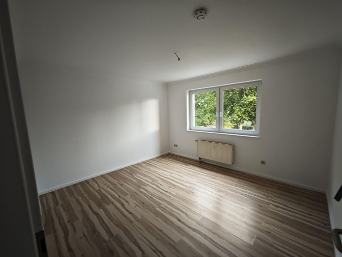 Helle 86 m² 3 Zimmer Wohnung mit Balkon & Keller in Hachenburg Krankenhaus – Schlafzimmer