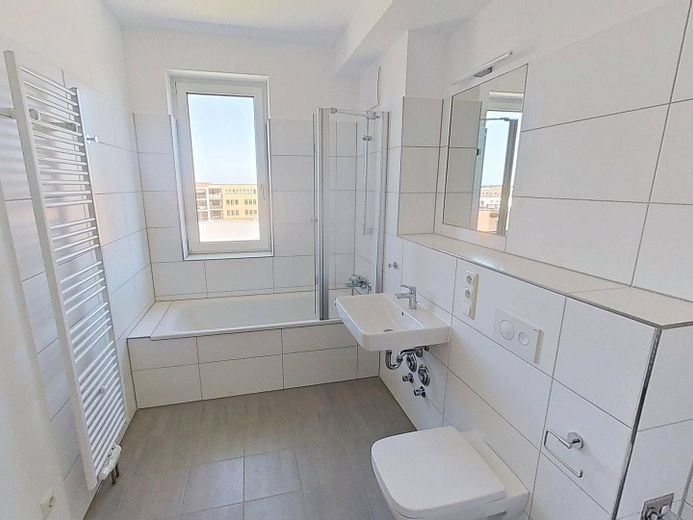 Vivienda moderna en Kronsrode: piso de 4 habitaciones con COCINA EQUIPADA, BALCÓN y LOGIA – Ansicht I: Bad