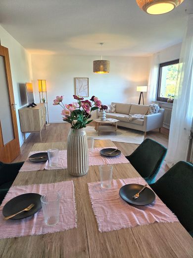 4 Zimmer Wohnung hochwertig renoviert in Top Lage – Wohn- / Esszimmer 