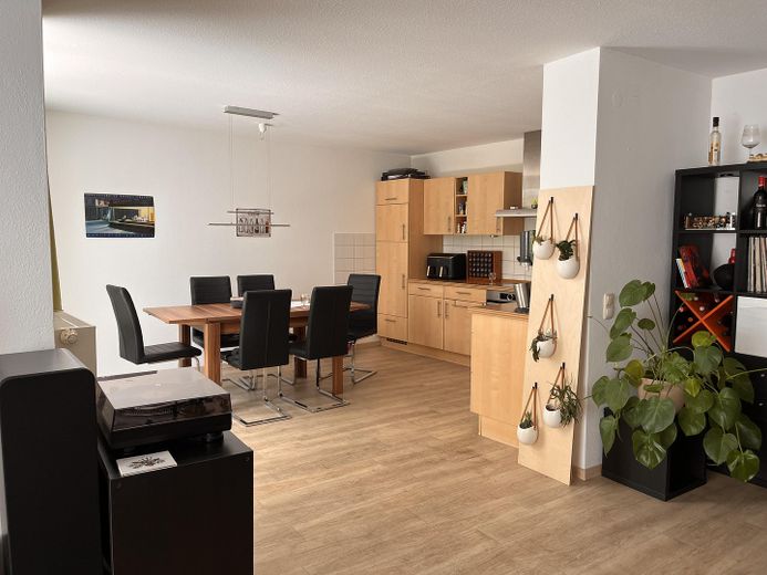 No commission: Well-laid-out 68 m2 ground floor apartment with terrace in a prime location – Essbereich