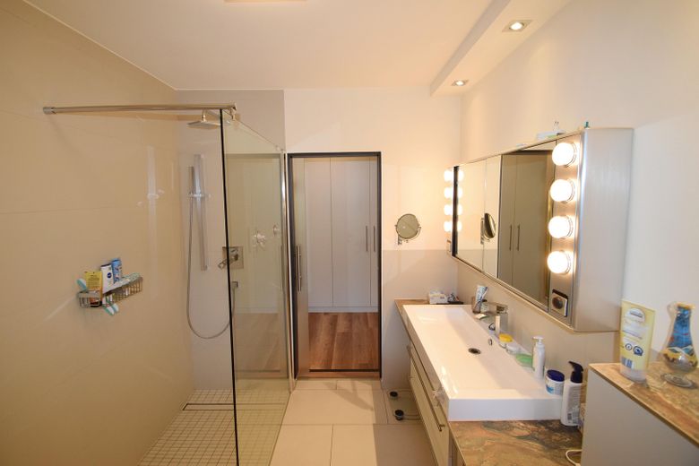 Provisionsfrei:  134m² ETW mit umlaufender Terrasse und Garage – 3.2 Bad
