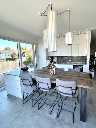 Exclusives Penthouse mit 90 qm Dachterrasse und Bergblick – Küche/ Essen