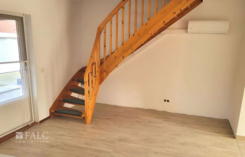 ***Ihr neues Zuhause: Einfamilienhaus mit Gartenidylle und viel Platz für die ganze Familie*** – Treppe