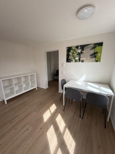 Neu renovierte und voll ausgestattete 2 Zimmerwohnung in traumhafter Lage Reutlingen Mittelstadt – Wohnzimmer