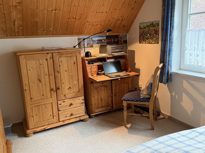 Casa de vacaciones con embarcadero propio en Hafendorf Rheinsberg – Gästezimmer Büro