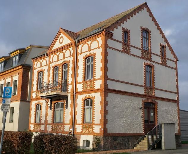 Renditestarkes Mehrfamilienhaus in bester Lage +++ Provisionsfrei!!! – Vorderansicht Seiteneingang