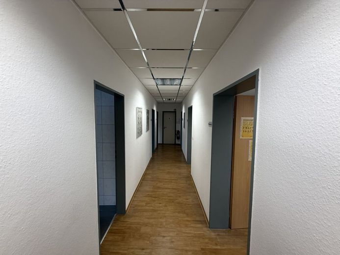 Attraktive Kapitalanlage mit ca. 6,45 % Rendite - Postverteilzentrum mit Wohn- und Gewerbeeinheiten in Herford – Flur EG