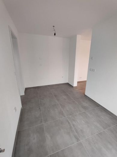 3-Zimmer-Erdgeschosswohnung mit eigenem Garten – Modernes Wohnen mit viel Freiraum in Steinheim – Küche