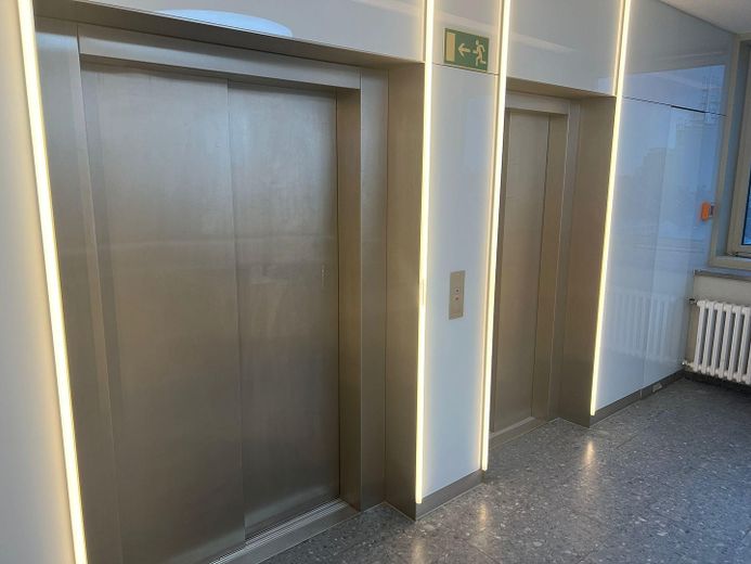 Langfristige Untervermietung | Moderne Co-Working Arbeitsplätze| nahe Hauptbahnhof Essen – Aufzug