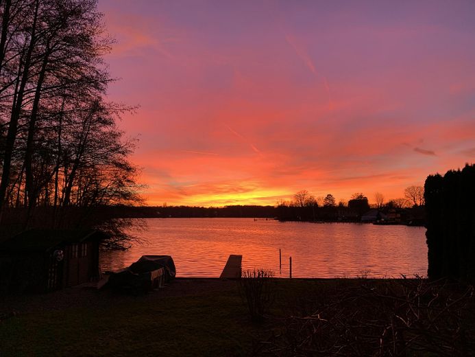 Waterfront property with bungalow and boat dock. – Photo 10