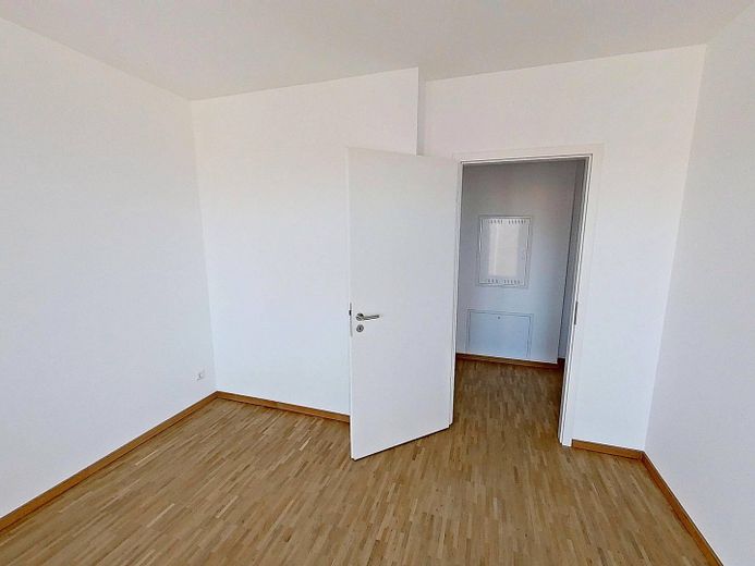 *1 NKM sparen bei Einzug* Modernes Wohnen in Kronsrode: 2-Zimmer-Wohnung mit EINBAUKÜCHE, LOGGIA und BALKON – Ansicht II: Schlafzimmer