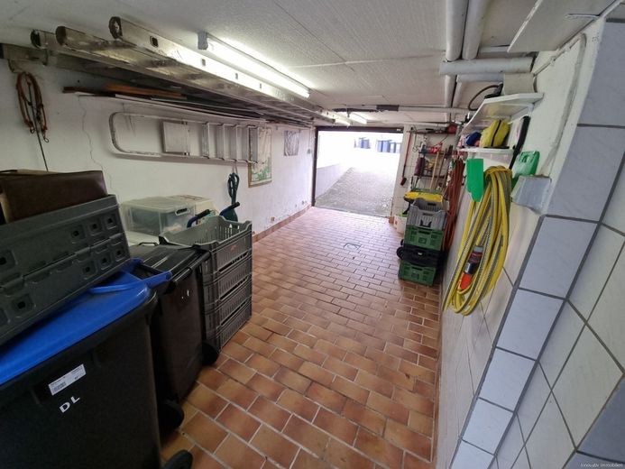 Gepflegtes Zweifamilienhaus in ruhiger Nebenstraße von Püttlingen – Garage