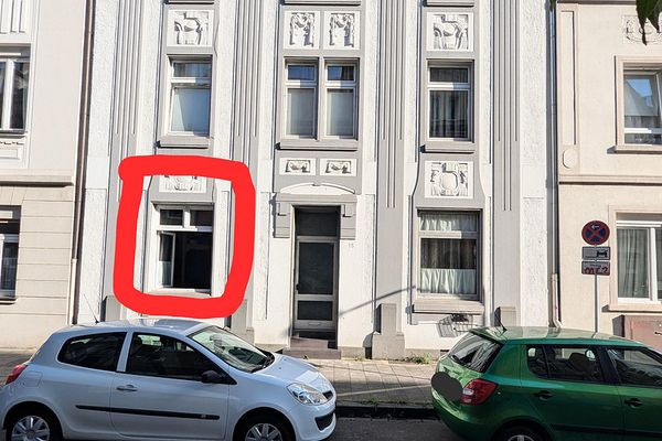 Düsseldorf-Eller’de kendine ait terası ve bahçesi bulunan büyüleyici 1 odalı eski yapı dairesi