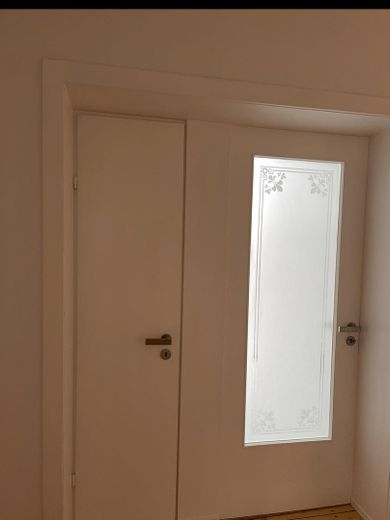 Vorratskammer u. Tür zur Küche