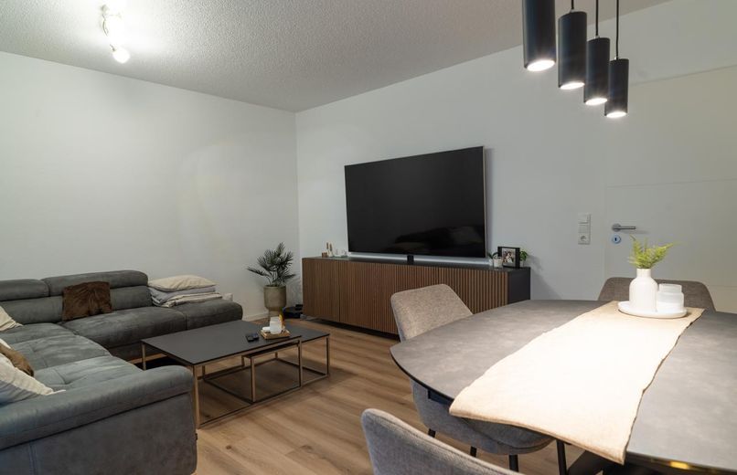 Einziehen und wohlfühlen: komplett sanierte 3-Zimmer-Wohnung mit Balkon und Garage – Foto 5