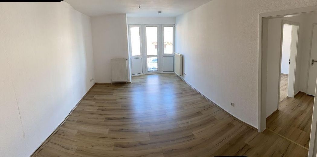 Appartamento ristrutturato di recente con 2 locali/cucina componibile/doccia a filo pavimento/libero dal 01.09.2026 – Wohnzimmer