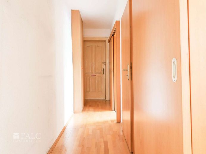 Über den Dächern Berlins: 3-Zimmer-Maisonette mit Südwest-Terrasse - sofort frei! – Flur