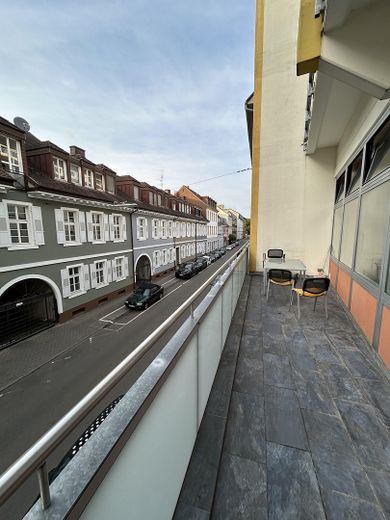 Przestronne mieszkanie 7-pokojowe z 2 balkonami i 2 miejscami parkingowymi w doskonałej lokalizacji w centrum Karlsruhe – Ansicht Balkon 1