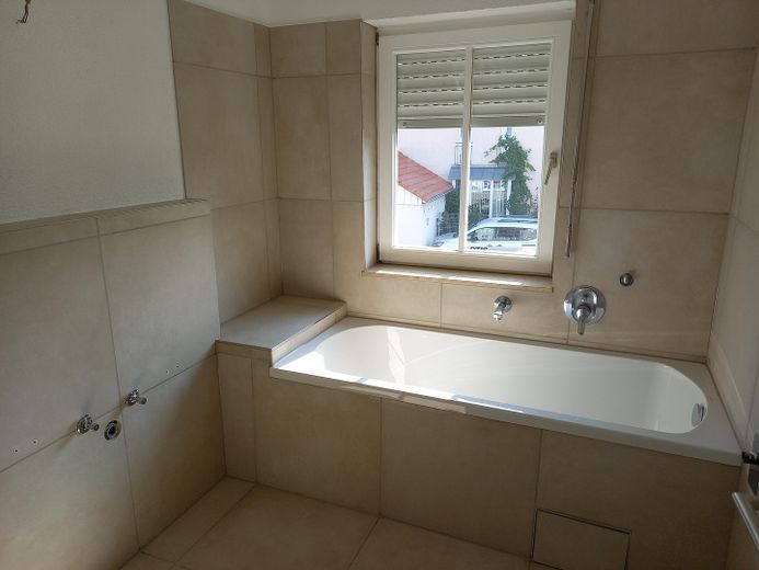 Lichtdurchflutete Zweizimmerwohnung – Bad