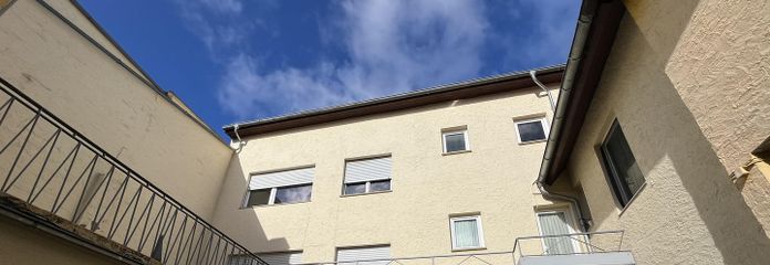 Piso reformado de 1 habitación con terraza en el casco antiguo – Außenansicht