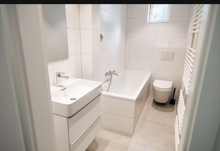 Ruime tuinmaisonnette over twee woonlagen in Hamburg-Eilbek – Bad (Souterrain)