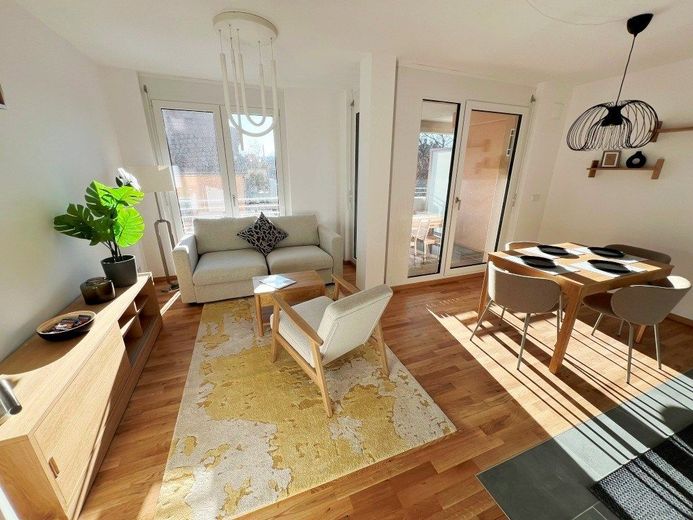 möbliertes Wohnzimmer