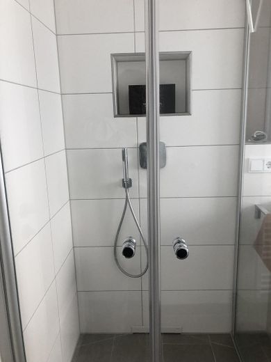 Alternative zum Reiheneckhaus – Terrassenwohnung mit Neubaukomfort – Badezimmer Ansicht 3