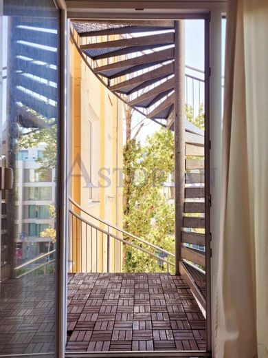 Bezugsfreies Loft in Neukölln - teilbar in 2 oder 3 Zimmer, Wohn- oder Gewerbenutzung – Balkon/Wendeltreppe