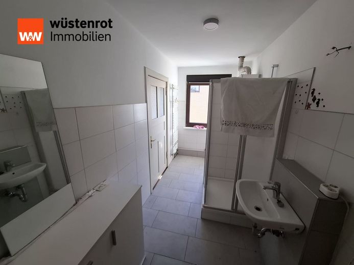 Doppelhaushälfte mit traumhaftem Grundstück und Ausbaupotenzial für ein zusätzliches Hinterhaus in Schwielowsee zu verkaufen... – Bad OG