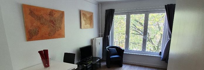 Möblierte 1 Zimmer Wohnung in Hamburg Winterhude, zentral, ab 01.09.2026 – Wohn-und Schlafbereich