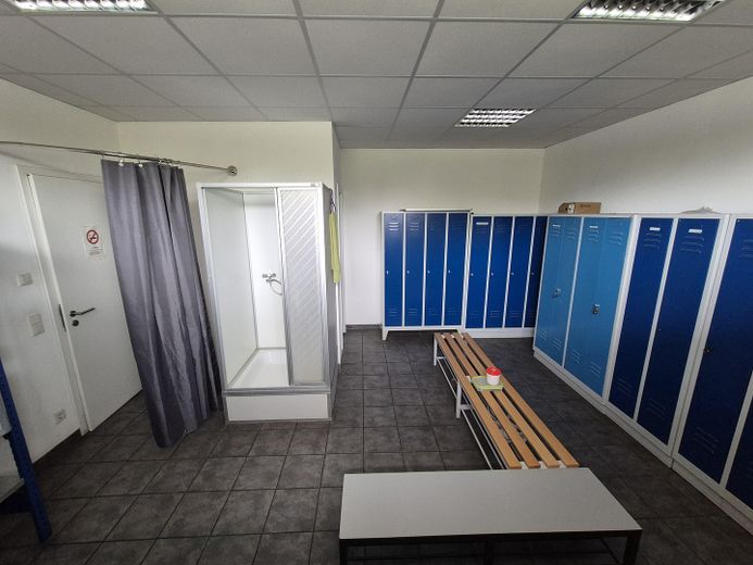 Halle sowie Büro- und Verwaltungsgebäude in Waltershausen – Foto 23