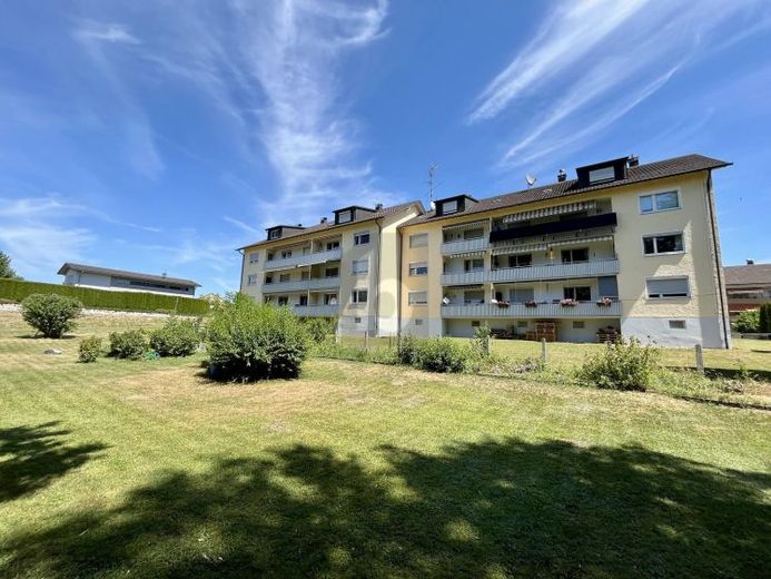 VIEL POTENTIAL, GEMÜTLICH MIT STELLPLATZ UND GARAGE – Foto 1