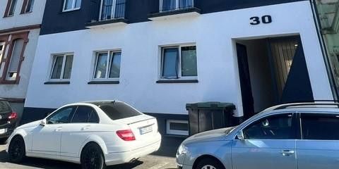 مجمع مبانٍ سكنية متعددة الوحدات خضع لتجديد شامل من الناحية الطاقية، ويضم 16 وحدة سكنية – Hausansicht