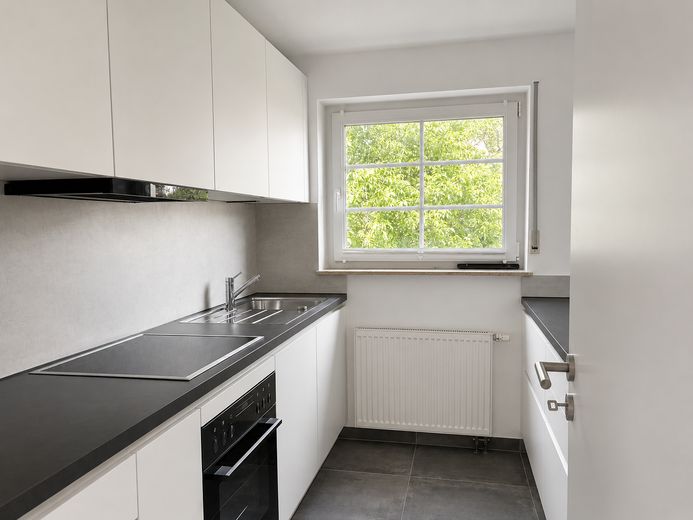 Modernisierte, helle 3 Zimmer DG-Maisonette-Wohnung mit EBK, Balkon, Stellplatz – Küche