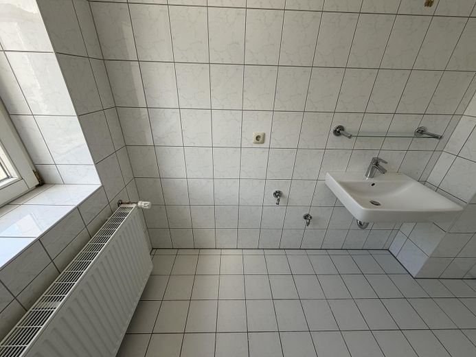 Zentrumsnahe, ruhige 2,5-Zimmer-Wohnung mit Balkon in Brühlervorstadt – Bad 5
