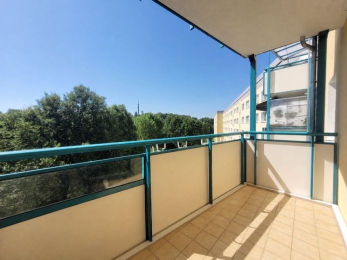 Einziehen & wohlfühlen: Sonnige 3-Zimmerwohnung in beliebter Lage mit Blick über Plauen – Фотографія 1
