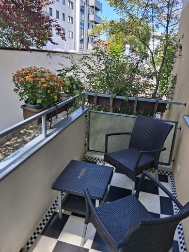 Bezugsfreie 2-Zimmer-Eigentumswohnung mit TG in ruhiger Lage nahe Englischem Garten – Balkon