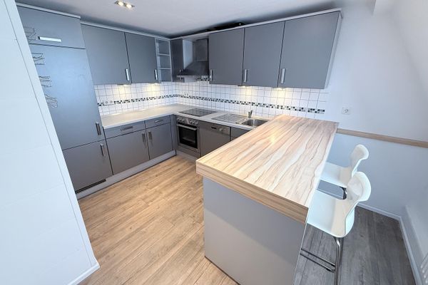 Moderne Eleganz: Stilvoll modernisierte Dachgeschosswohnung in bester Lage