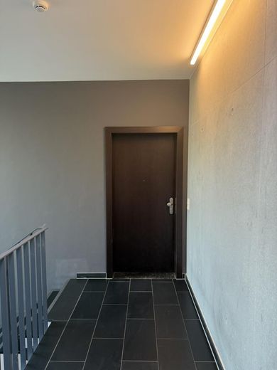 Esclusivo appartamento mansardato con 2 terrazze – nuova costruzione, tranquillo e centrale ad Alt-Treptow – Wohnungstür