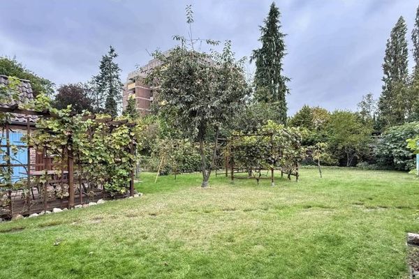 Zweifamilienhaus mit großem Grundstück in Celle-Neuenhäusen