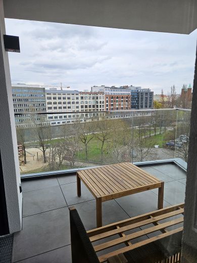 4 Zimmer Wohnung mit direktem Spreeblick und Weitblick über die Stadt – Loggia mit Spreeblick
