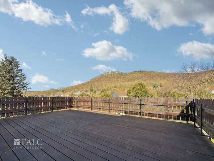 ***Blick auf die Burg Plesse - Haus mit Doppelgarage und üppiger Terrasse in Eddigehausen*** – Terrasse OG