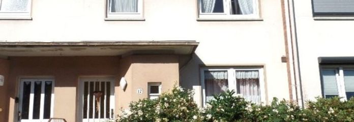 Gemütliches Reihenhaus mit Sonnenbalkon, ausgebautem Dachgeschoss, Vollkeller, großer Garten, Garage